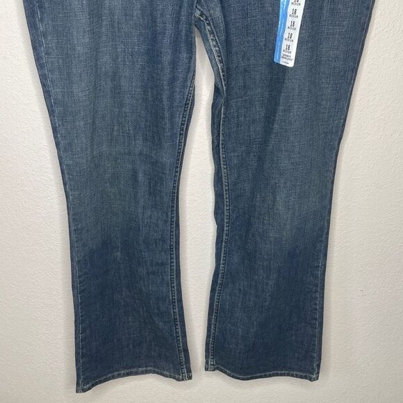 Levi's Signature Low Rise Bootcut‎ Jeans nwt - Picture 3 of 10